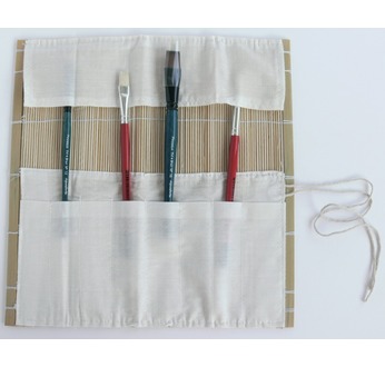 Natte bambou avec poches pour pinceaux 30 x 30 cm sous sachet pegbordable