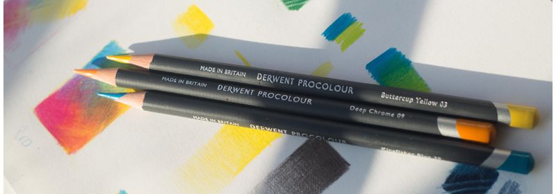 Le crayon fusain noir et le fusain teinté de Derwent